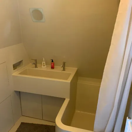 Your Own Floor In Authentic Picturesque Dikehouse Apartment *