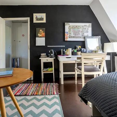 Your Own Floor In Authentic Picturesque Dikehouse Apartment